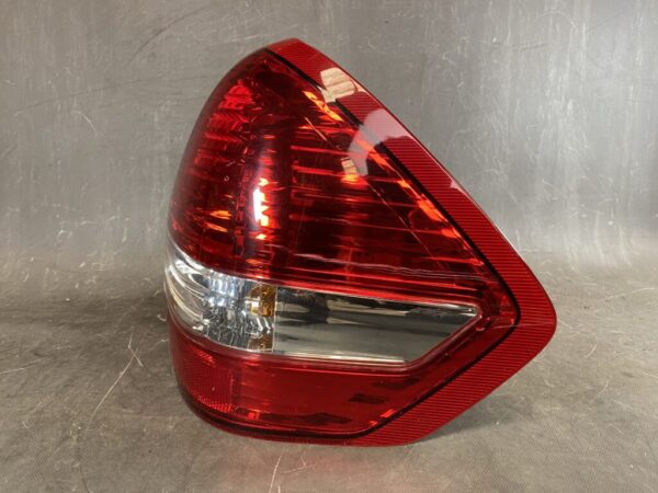 NISSAN TIIDA / TIIDA LATIO C11 NC11 SC11 SNC11 Genuine Taillight / STANLEY P4088 R / Right Side x1 - Image 2