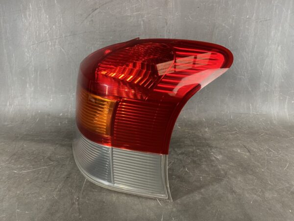 TOYOTA VITZ YARIS SCP90 KSP90 NCP90 NCP91 NCP95 Genuine Taillight / KOITO 52-185 / Right Side x1 - Image 3