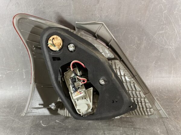 TOYOTA VITZ YARIS SCP90 KSP90 NCP90 NCP91 NCP95 Genuine Taillight / KOITO 52-185 / Right Side x1 - Image 6