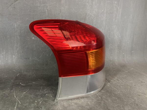 TOYOTA VITZ YARIS SCP90 KSP90 NCP90 NCP91 NCP95 Genuine Taillight / KOITO 52-185 / Left Side x1 - Image 2