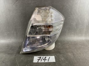 HONDA FIT JAZZ HV HYBRID GP1 GP4 LED Taillight P9883 Right Side x1