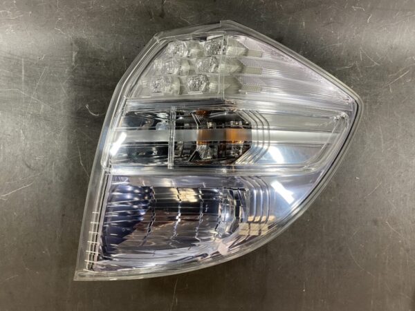 HONDA FIT JAZZ HV HYBRID GP1 GP4 LED Taillight P9883 Right Side x1 - Image 2