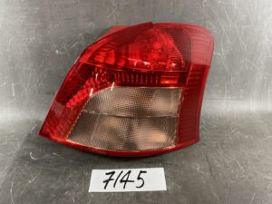 TOYOTA VITZ / SCP90 Genuine Taillight / KOITO 52-142 / Right Side x1