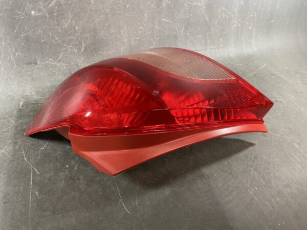 TOYOTA VITZ YARIS SCP90 KSP90 NCP90 NCP91 NCP95 Genuine Taillight / KOITO 52-142 / Right Side x1 - Image 3