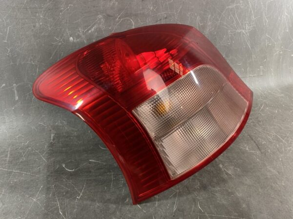 TOYOTA VITZ YARIS SCP90 KSP90 NCP90 NCP91 NCP95 Genuine Taillight 52-142 Left Side x1 - Image 2