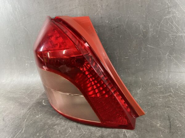 TOYOTA VITZ YARIS SCP90 KSP90 NCP90 NCP91 NCP95 Genuine Taillight 52-142 Left Side x1 - Image 3