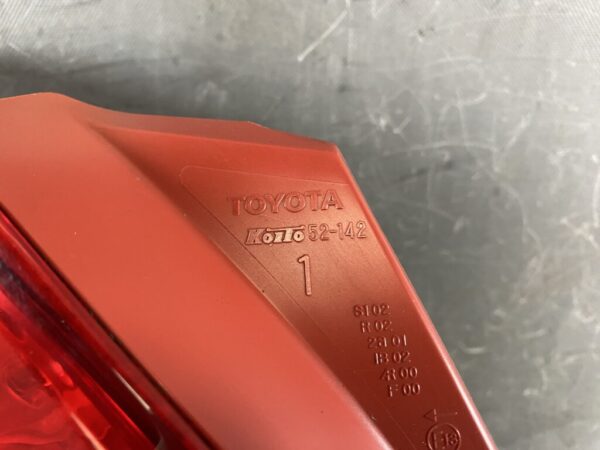 TOYOTA VITZ YARIS SCP90 KSP90 NCP90 NCP91 NCP95 Genuine Taillight 52-142 Left Side x1 - Image 4