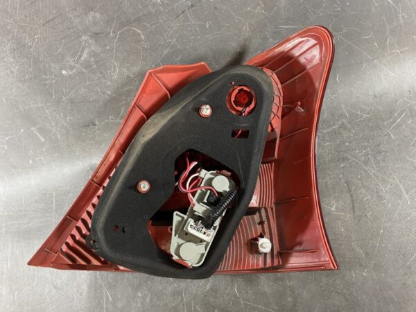 TOYOTA VITZ YARIS SCP90 KSP90 NCP90 NCP91 NCP95 Genuine Taillight 52-142 Left Side x1 - Image 6