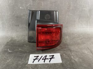 NISSAN ELGRAND / E51 Genuine Taillight / ICHIKOH 4956A / Right Side x1