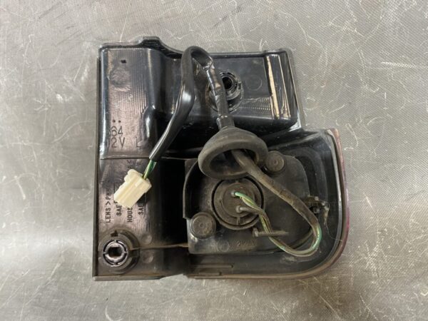 NISSAN ELGRAND E51 Taillight 4956A Left Side x1 - Image 6