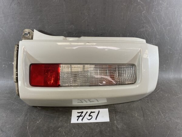 NISSAN ELGRAND / E51 Genuine Taillight / ICHIKOH 4956C / Right Side x1 » JDM-PARTS NZ