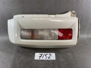 NISSAN ELGRAND / E51 Genuine Taillight / ICHIKOH 4956C / Left Side x1