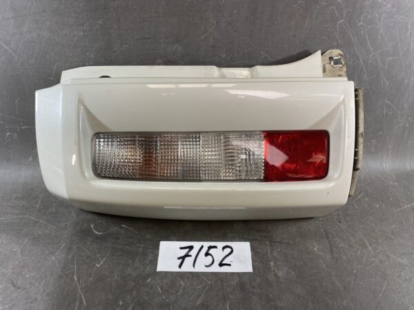 NISSAN ELGRAND / E51 Genuine Taillight / ICHIKOH 4956C / Left Side x1 » JDM-PARTS NZ