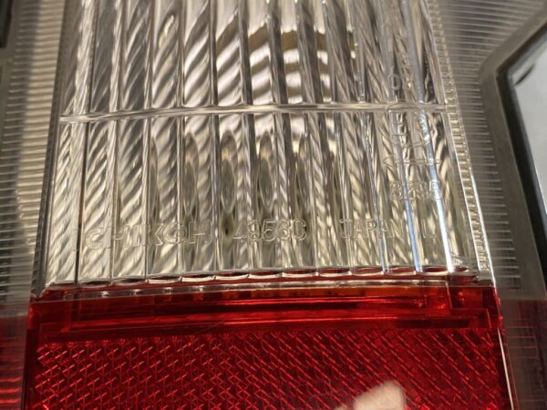 NISSAN ELGRAND E51 Taillight 4956C Left Side x1 - Image 2