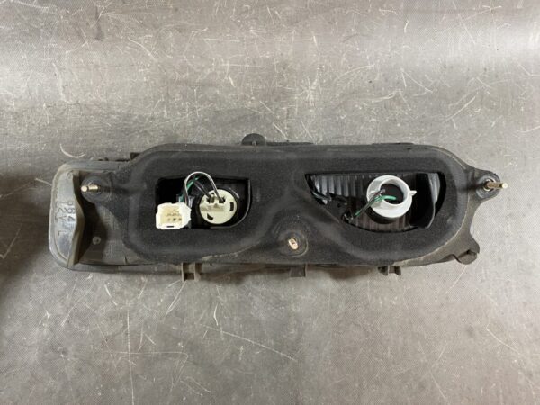 NISSAN ELGRAND E51 Taillight 4956C Left Side x1 - Image 9