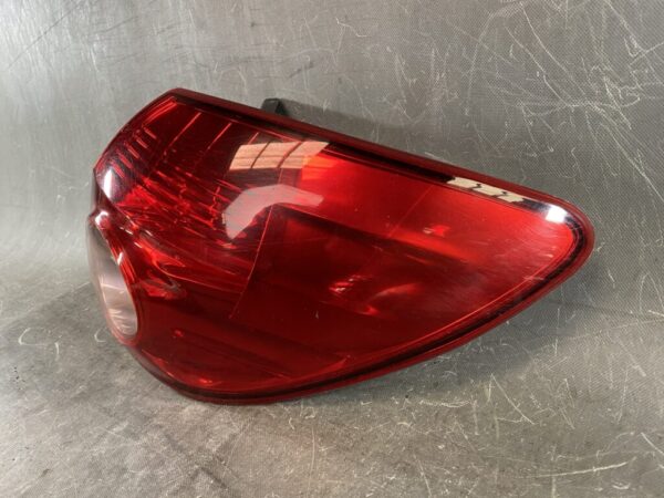 NISSAN AD WINGROAD LANCER CARGO Taillight 220-24886 Right Side x1 - Image 2