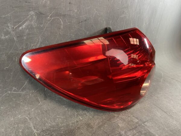 NISSAN AD WINGROAD LANCER CARGO Taillight 220-24886 Left Side x1 - Image 2