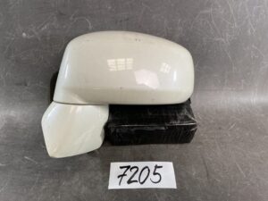 NISSAN TIIDA LATIO C11 Genuine Door Mirror / Left Side x1
