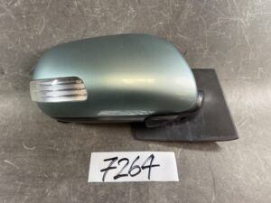TOYOTA VITZ SCP90 KSP90 NCP90 NCP91Genuine Door Mirror / K83 RHD-R / Right Side x1