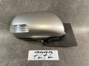 TOYOTA VITZ SCP90 Genuine Door Mirror / ICHIKOH 8316 / 026403 / Right Side x1