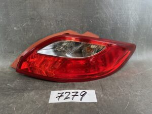 MAZDA DEMIO DE DEJFS DE3FS DE5FS Genuine Taillight / STANLEY P5776 R / Right Side x1