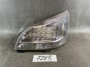 TOYOTA MARK X ZIO ANA10 Genuine Taillight / STANLEY 72-4 / Right Side x1