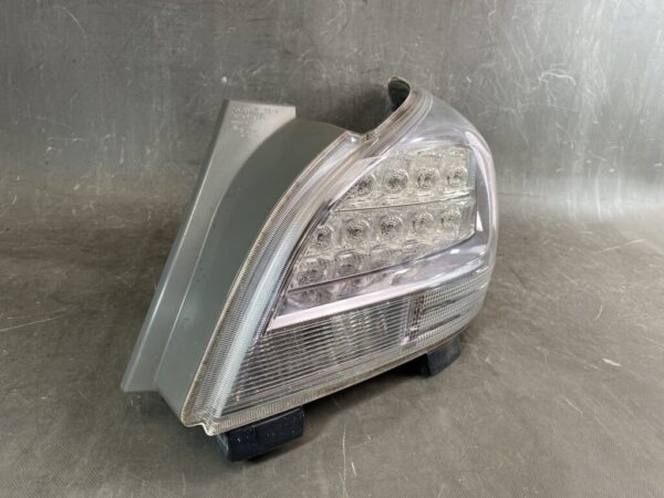 TOYOTA MARK X ZIO ANA10 Genuine Taillight / STANLEY 72-4 / Right Side x1 - Image 3