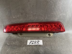 TOYOTA ISIS ANM10 Genuine Taillight / KOITO 44-70 / Right Side x1