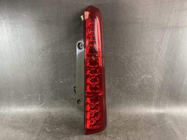 TOYOTA ISIS ANM10 ANM15 Genuine Taillight / KOITO 44-70 / Right Side x1
