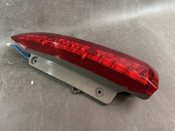 TOYOTA ISIS ANM10 ANM15 Genuine Taillight / KOITO 44-70 / Right Side x1 - Image 3