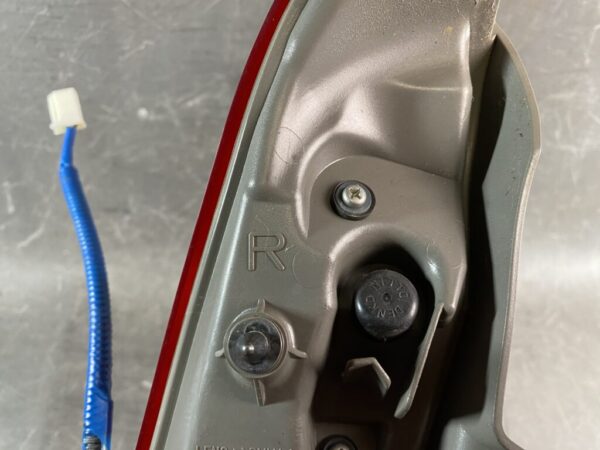 TOYOTA ISIS ANM10 ANM15 Genuine Taillight / KOITO 44-70 / Right Side x1 - Image 5