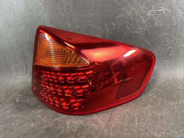 NISSAN SKYLINE V35 Taillight 220-63622 Right Side x1 - Image 2
