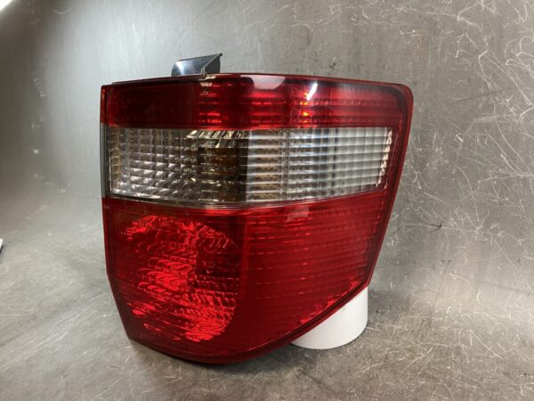 TOYOTA ALPHARD ANH10 ANH15 MNH10 MNH15 Genuine Taillight / KOITO 58-5 / Right Side x1 - Image 2