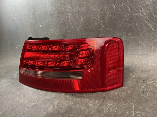 AUDI A5 / RS5 / S5 8T T83 Genuine Taillight I090028 / 8T0 945 096 Right Side x1 - Image 2