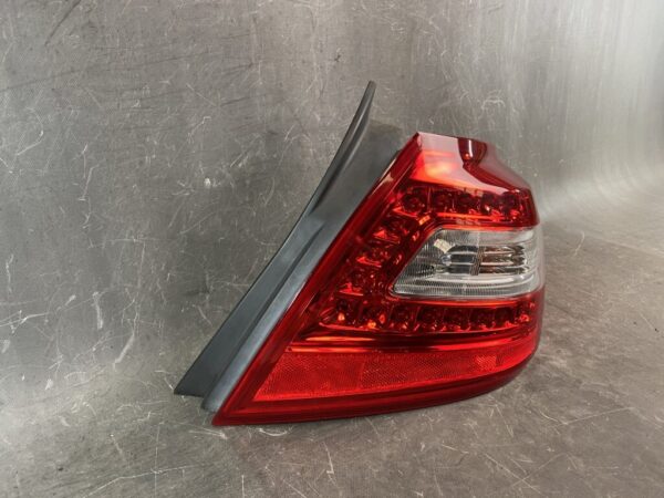 NISSAN TEANA J32 PJ32 TNJ32 Taillight P7271 Right Side x1 - Image 3