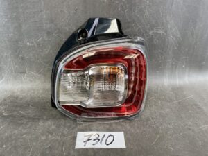 TOYOTA PASSO M700A M710A DAIHATSU BOON M700S M710S Genuine Taillight / KOITO 220-69028 / Right Side x1