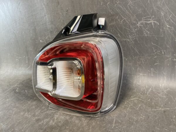 TOYOTA PASSO DAIHATSU BOON M700 Taillight 220-69028 Right Side x1 - Image 2