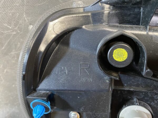 TOYOTA PASSO DAIHATSU BOON M700 Taillight 220-69028 Right Side x1 - Image 4