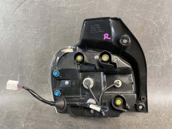 TOYOTA PASSO DAIHATSU BOON M700 Taillight 220-69028 Right Side x1 - Image 3