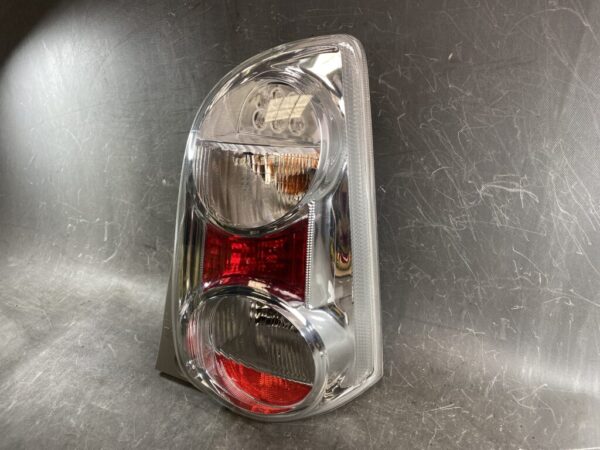TOYOTA PASSO NGC30 Taillight 220-51004 Right Side x1 - Image 2