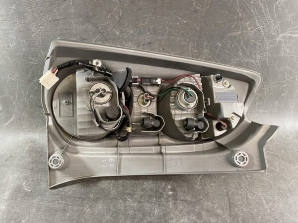 TOYOTA PASSO NGC30 Taillight 220-51004 Right Side x1 - Image 3