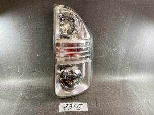 TOYOTA VOXY NOAH VOXY ZRR70 ZRR75 Genuine Taillight / ICHIKOH 28-199 / Right Side x1