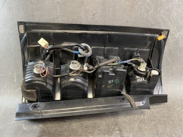 TOYOTA SIENTA NCP81 NCP85 Taillight 52-242 Right Side x1 - Image 3