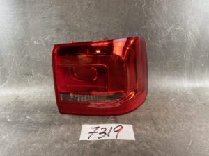 VOLKSWAGEN GOLF TOURAN 1T Genuine Taillight 1T0 945 096 R / 1T0945096R Right Side x1