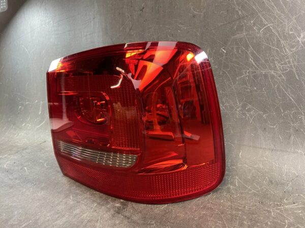 VOLKSWAGEN GOLF TOURAN 1T Genuine Taillight 1T0 945 096 R Right Side x1 - Image 2