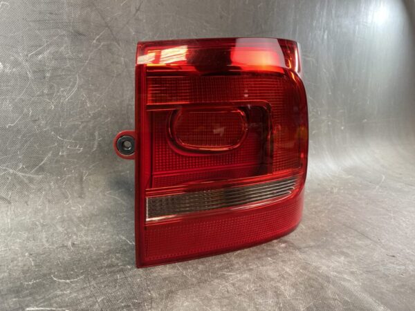 VOLKSWAGEN GOLF TOURAN 1T Genuine Taillight 1T0 945 096 R Right Side x1 - Image 8