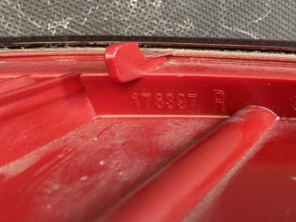 VOLKSWAGEN GOLF TOURAN 1T Genuine Taillight 1T0 945 096 R Right Side x1 - Image 7