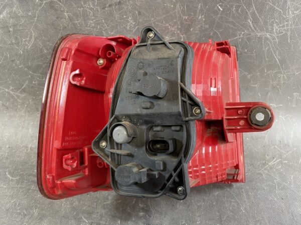 VOLKSWAGEN GOLF TOURAN 1T Genuine Taillight 1T0 945 096 R Right Side x1 - Image 3