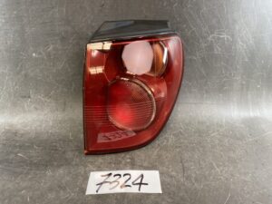 TOYOTA HARRIER SXU10 SXU15 MCU10 MCU15 Genuine Taillight / KOITO 48-6 / Right Side x1