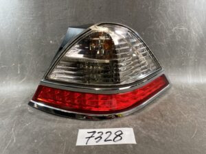 HONDA ODYSSEY RB1 RB2 Genuine Taillight / STANLEY P6572 R / Right Side x1
